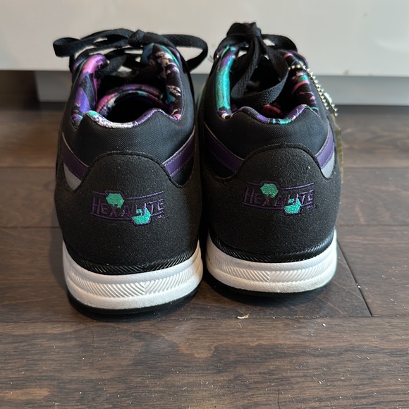 Reebok - Picture 4 of 5